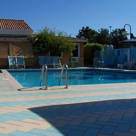 Appartamento Con Piscina E Bbq Apartman *