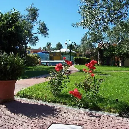 Appartamento Con Piscina E Bbq Apartman *